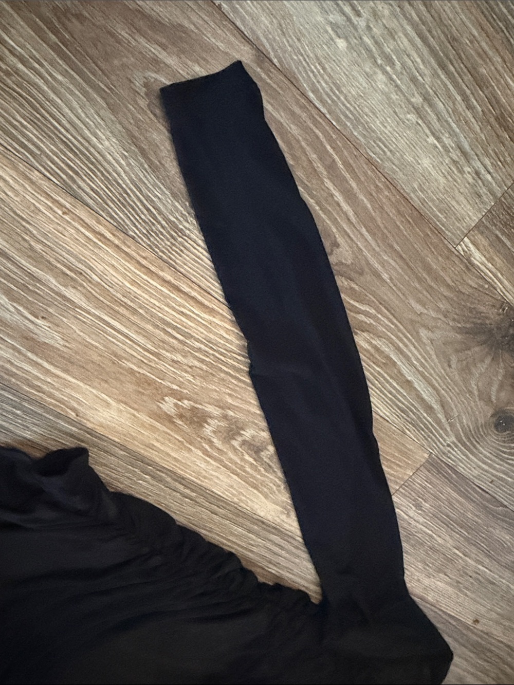 Lulu's Black One-Shoulder Ruched Bodysuit - Picture 5 of 8
